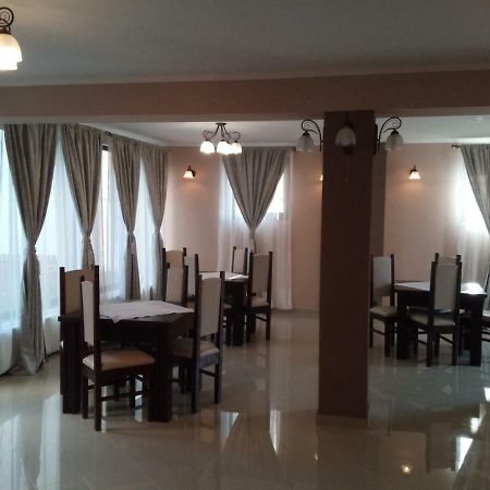 Wellion Hotel Ковасна Екстериор снимка